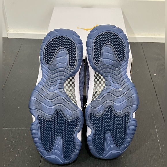 Women’s Air Jordan 11 Retro - Picture 4 of 7